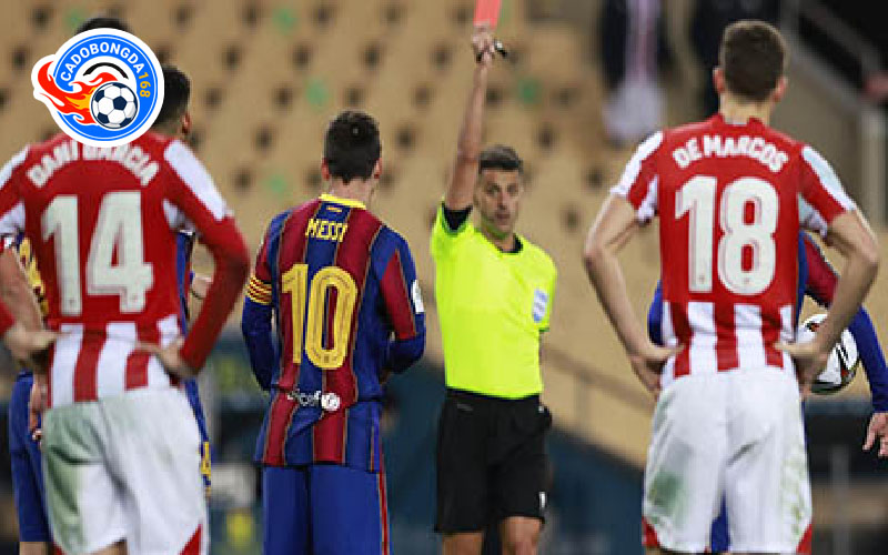 Messi tẩy thẻ trong trận đấu Barcelona gặp Granada