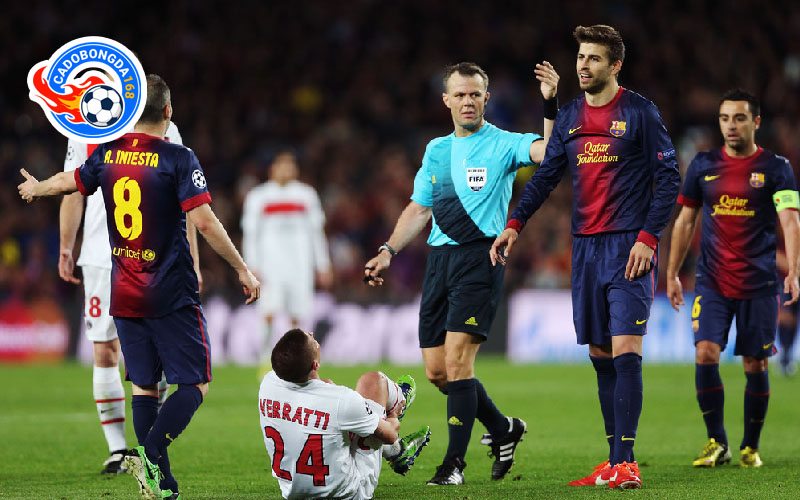 Gerard Pique tẩy thẻ trong trận đấu Barcelona gặp Sevilla